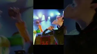 Тот самый случайный мужик, которому дали по приколу микрофон: