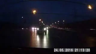 видеорегистратор Supra 690 (вечер темно) (стоит на заднем тонированном стекле)