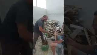 Треба вставити у відповідності