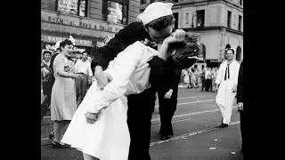 V J Day kiss