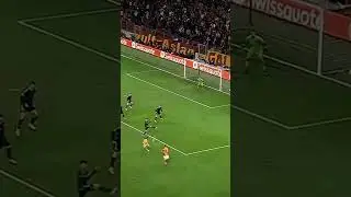 mertensin olan üstü şutu oyuncuya çarpıp gol oldu