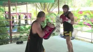 Ultimate Fighter Kyle Kingsbury trains @ Tiger Muay Thai