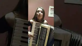 Мне теперь всë равно, я тебя не ревную...