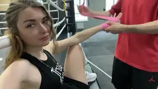 АРИНЯН РАЗДВИНУЛА НОЖКИ ПЕРЕД ТРЕНЕРОМ