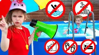 Ева с папой учат правила в бассейне для детей