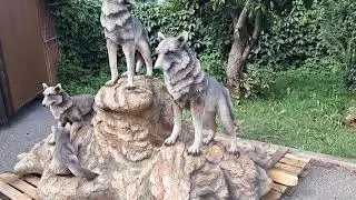 Композиция волков из арт бетона.