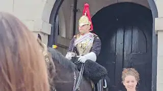 17/08/24 YOU WILL BE ABLE TO SEE THE CHANGE OF THE GUARD, THE PUBLIC MAKING THEIR SOUVENIR FIGHTS