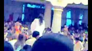 Sri Sri Ravi Shankar Singing Narayana Narayan