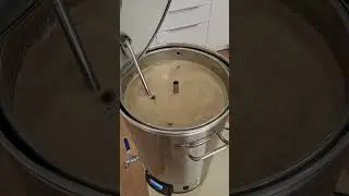 Уже готовлюсь к праздникам и варю рождественский эль. Аромат специй глинтвейна пропитал все вокруг.