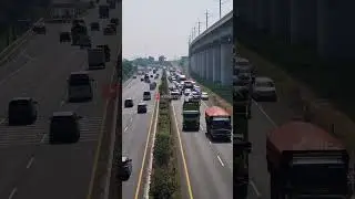 SEJUMLAH KENDARAAN TERLIBAT KECELAKAAN LALU LINTAS DI KM 148 TOL PURBALEUNYI