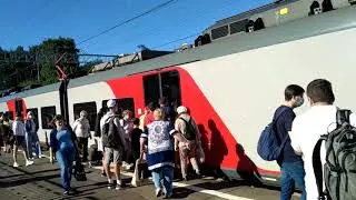 Субботнее утро на станции Удельная в Петербурге и 