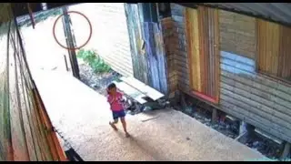 This Girl Was At The Wrong Place At The Wrong Time…💔