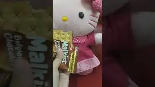 playing with hello kitty doll || hello kitty eat biscuit #hellokitty#playing#shorts #viralshorts