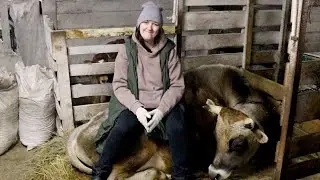 ОДНА НА ХОЗЯЙСТВЕ: 10 КОРОВ, 15 КОЗ и 18 ПОРОСЯТ И 100 шт. ПТИЦЫ.