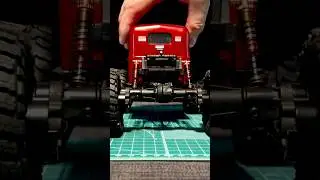 FMS FCX24 Power Wagon „Rosso“ has got reworked oil shocks, sag appr. 50%