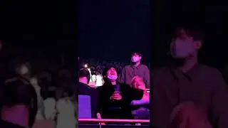 taehyung body roll at harry styles concert