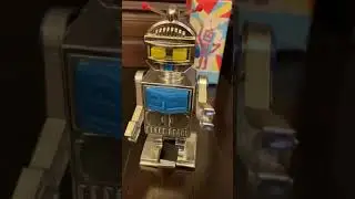 Заводная игрушка СССР «Робот» - Днепровский машиностроительный завод им. В.И.Ленина