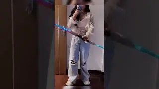 The light and shadow of the sword are so cool  
