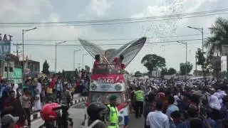 ANTARANEWS - KEMERIAHAN KIRAB TONTOWI/LILIYANA DI KUDUS