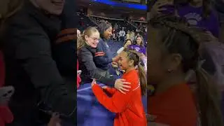 Feeling all the LOVE! Suni Lee signs autographs and takes pictures with 