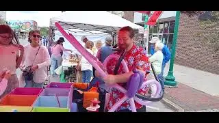 Video: Amazing Pete makes balloon animals at Auburn event