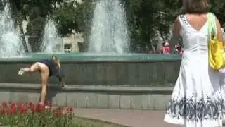 Эротический этюд у фонтана