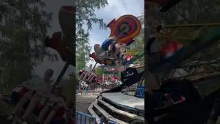 Макс на самом страшном аттракционе 