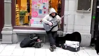 Шикарный голос уличного певца