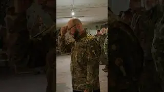 Русские военные молятся на фронте 