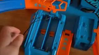 Трек hot wheels переделал с батареек на блок питания.