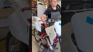 Who doesn’t love some CR250 start up action? #dirtbike #2stroke #mx #cr250 #honda