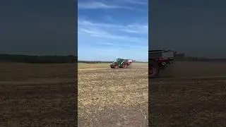 Назар кидає добрива‼️ #claas #kverneland
