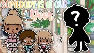 Somebody is at our *DOOR* ?! 😱🚪❓ *with voice* || Toca Boca life world 🌍 || Toca Boca Roleplays 🌷🧁🥥