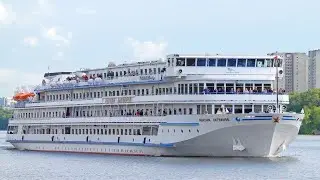 m/s Maxim Litvinov in Action
