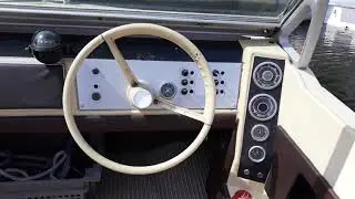 Johnson Reveler 120 hp 1967 intérieur