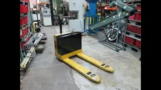 FOR SALE!! Yale Electric Pallet Jack MPB040ACN24C2748 - New Batterys - 4k 24v