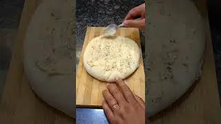 Pizza Hut Style Cheese Garlic Bread #recipe #garlicbread #bakewithsonia #breadrecipes