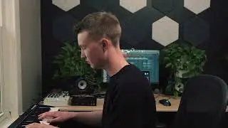 Kingfisher makes a beat for Don Toliver from scratch