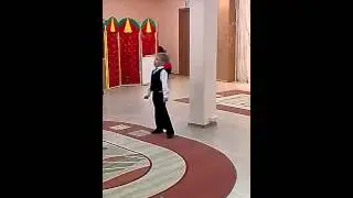 Малыш поет!!))Всех мам с праздником!!!Мамочки мы вас любим!!!