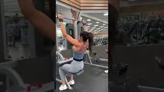 Rear delt focused lat pull down