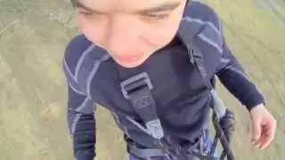 Прыжок спиной - парень очень волнуется