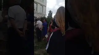 Аркуль,  встреча одноклассников, на сцене  Полина Григорьева