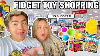 FIDGET TOY SHOPPING AT TARGET + WALMART 😱🥳