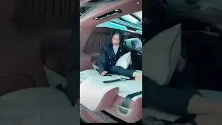 卖车小姐姐直播间聊天丝足The car sales girl chats in the live broadcast room with silky feet