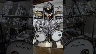 I love using this big greasy drum setup with lots of toms in the studio. Total Simon Phillips vibes