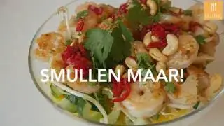 Oosterse salade met wok garnalen
