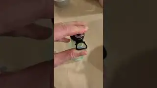Pull-off bottle cap. Easy to remove, but does it create more waste? #mechanism #bottle #bottlecap