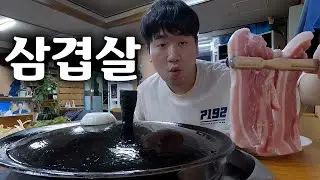 Eating pork belly alone at dawn