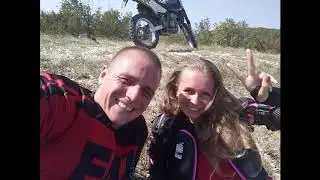 Первая эндуро покатушка вдвоём с женой. В районе Тенгинки на Suzuki Djebel