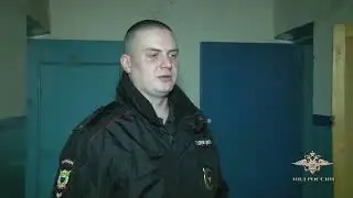 Участковый из Малошуйки Антон Фокин спас двух женщин из горящего дома